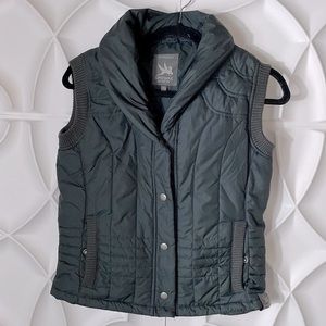 Spiewak and sons puffer quilted vest sz S.    (9)
